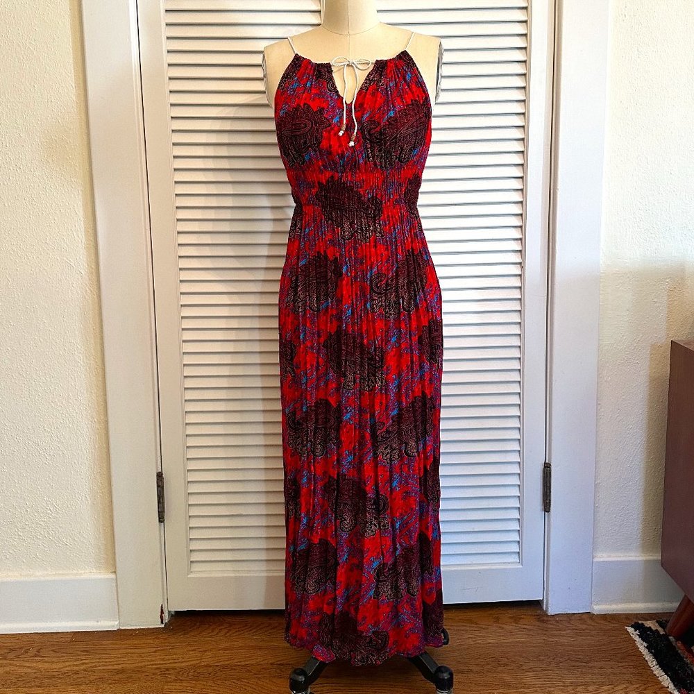 VINTAGE CRINKLE SLEEVELESS MAXI DRESS. RED W BLACK/BLUE PAISLEY PRINT. SZ S